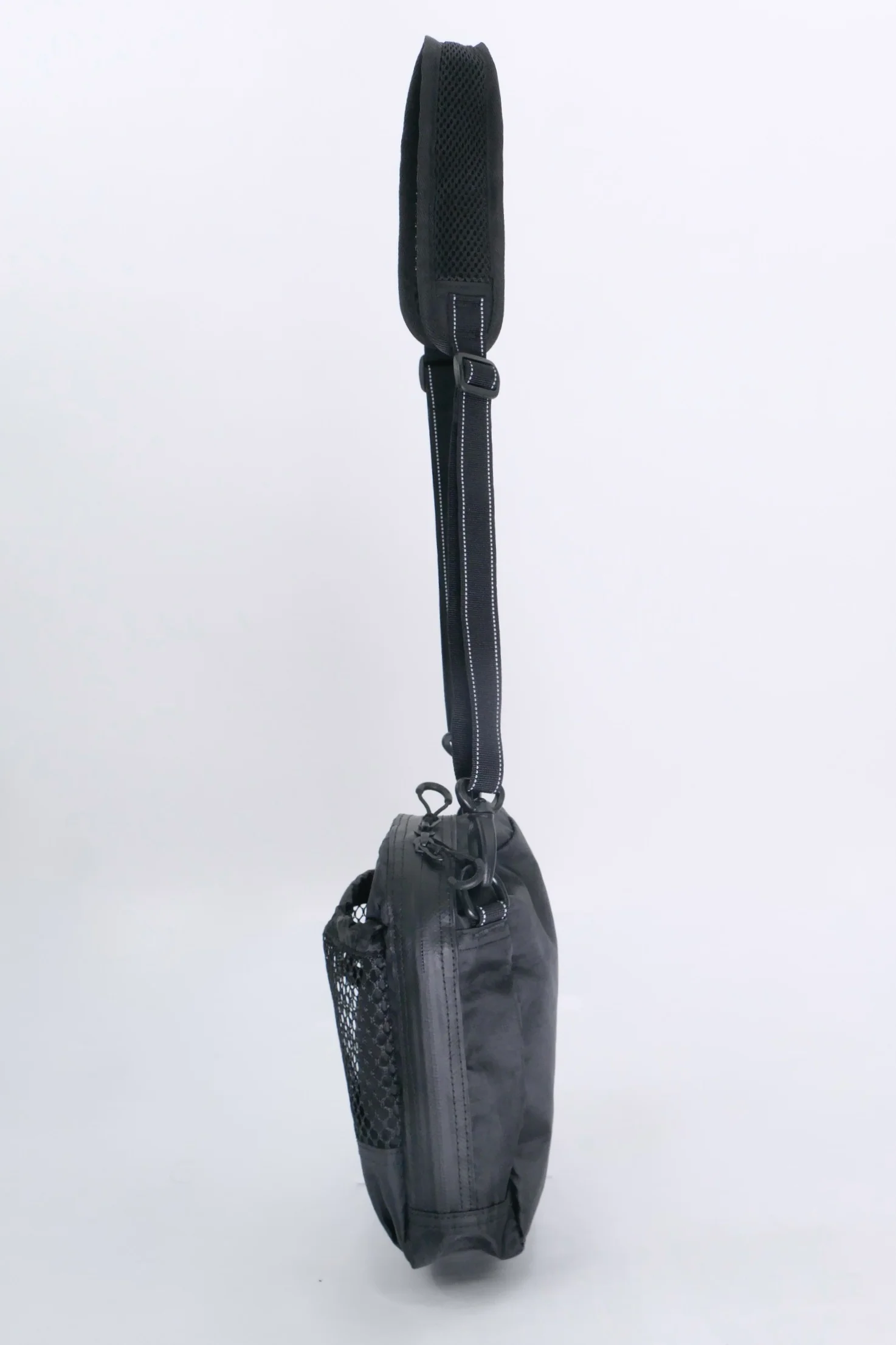and Wander ECOPAK Shoulder Pouch Bag - Black - Image 2