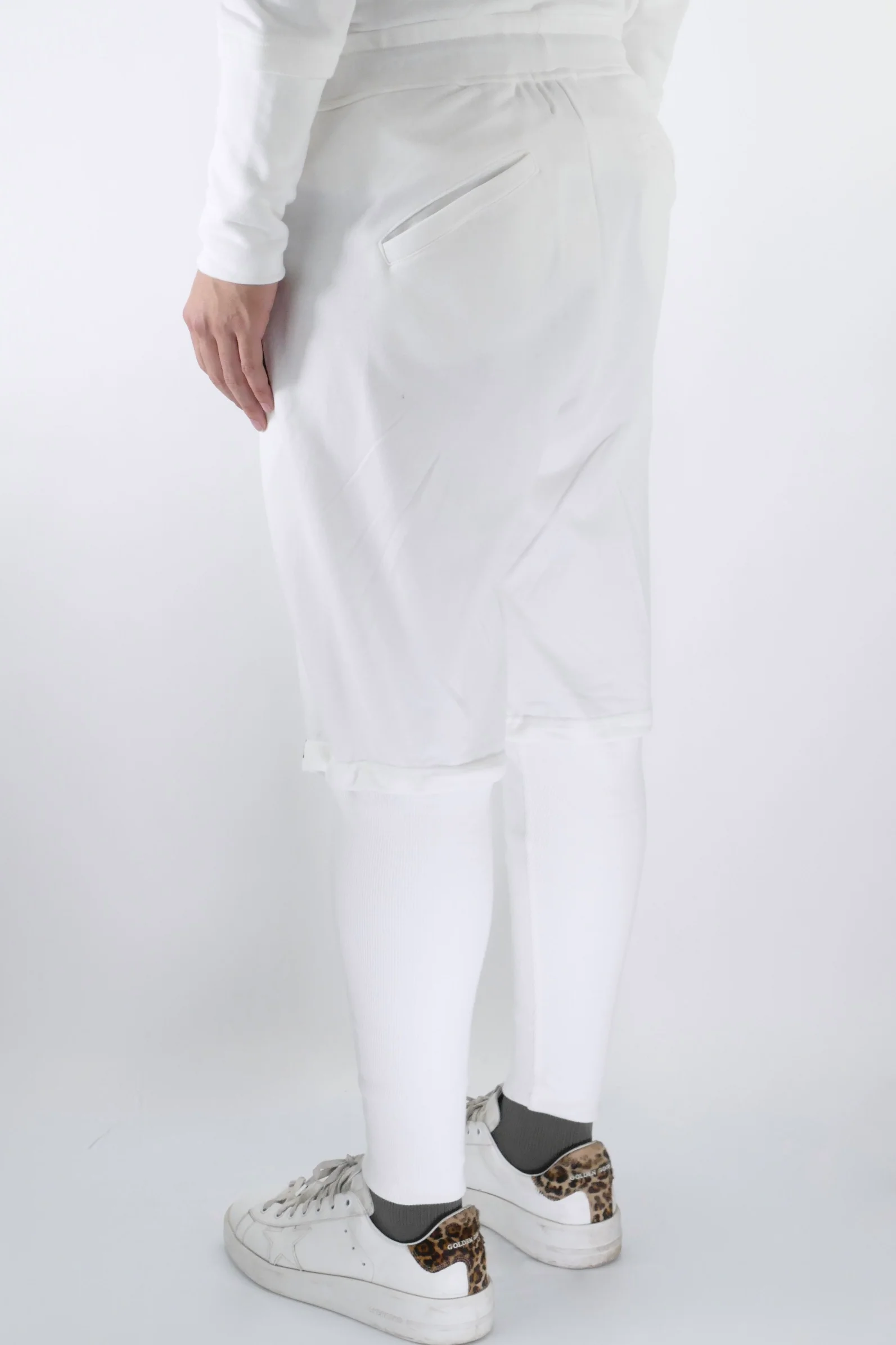 Athoa Bermuda Form Joggers - White - Image 3