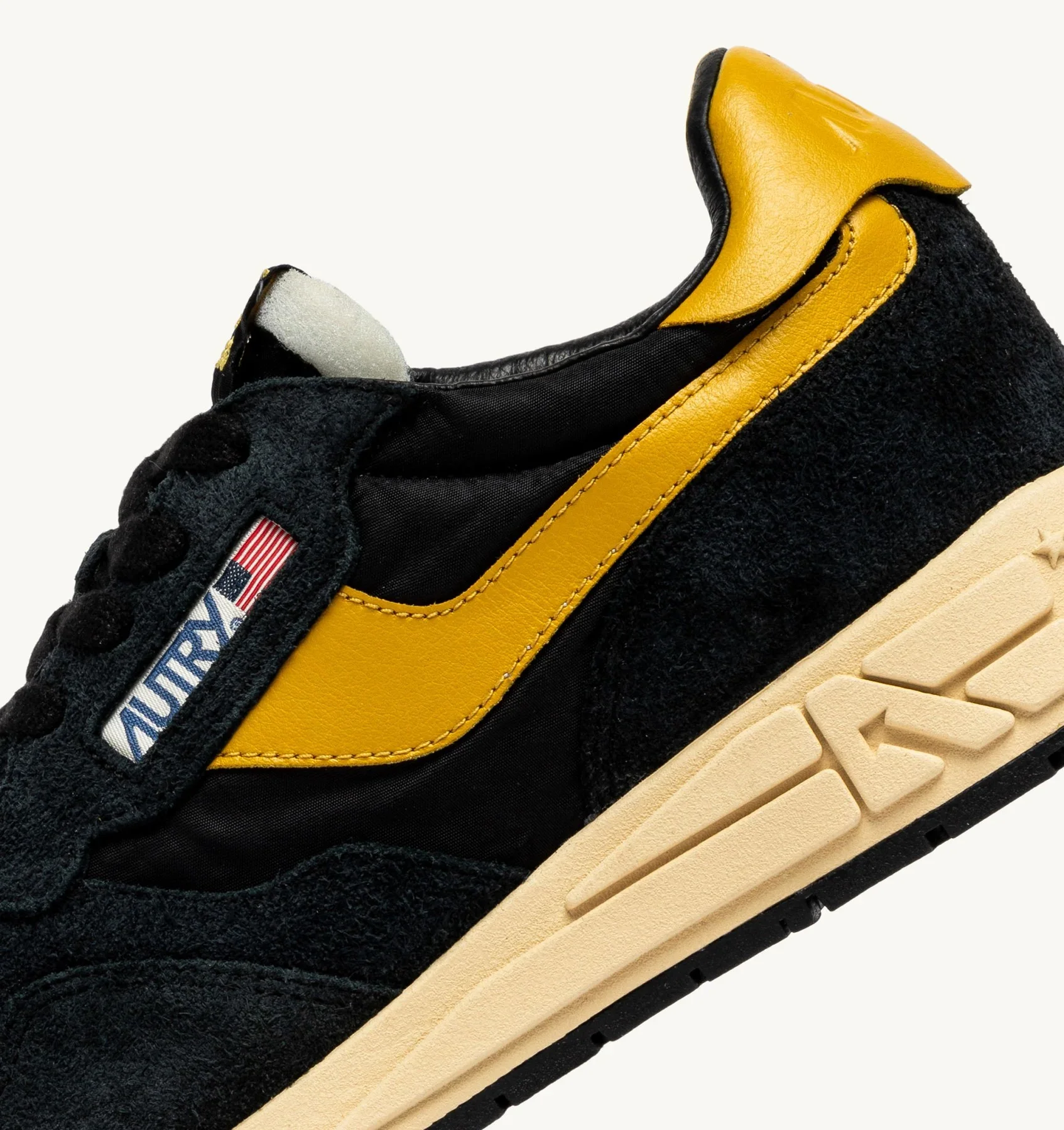 Autry Reelwind Low UT21 Sneakers - Black/Yellow - Image 3