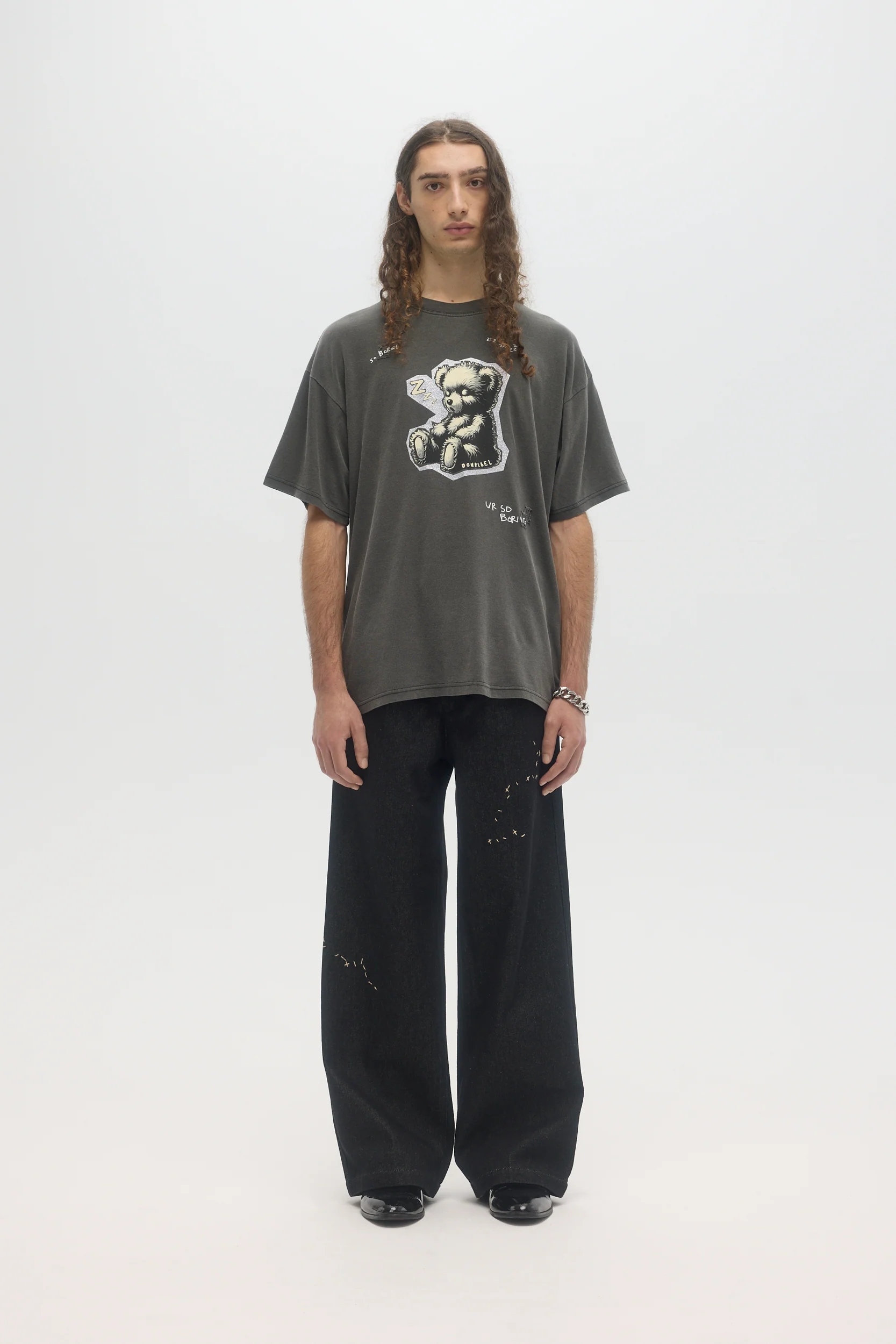 DOMREBEL ZZZ bear Tee - Old Black - Image 4