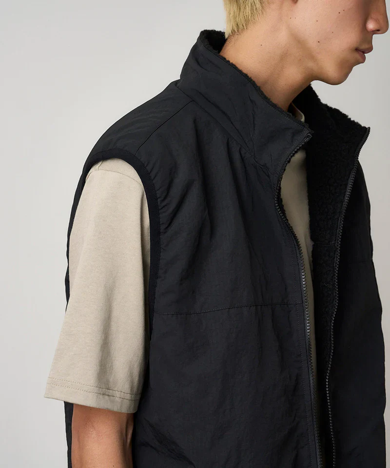 Gramicci Reversible Sherpa Vest - Charcoal/Black - Image 4