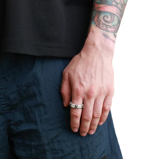 Maple Davie Black Resin Ring - Silver - Image 3