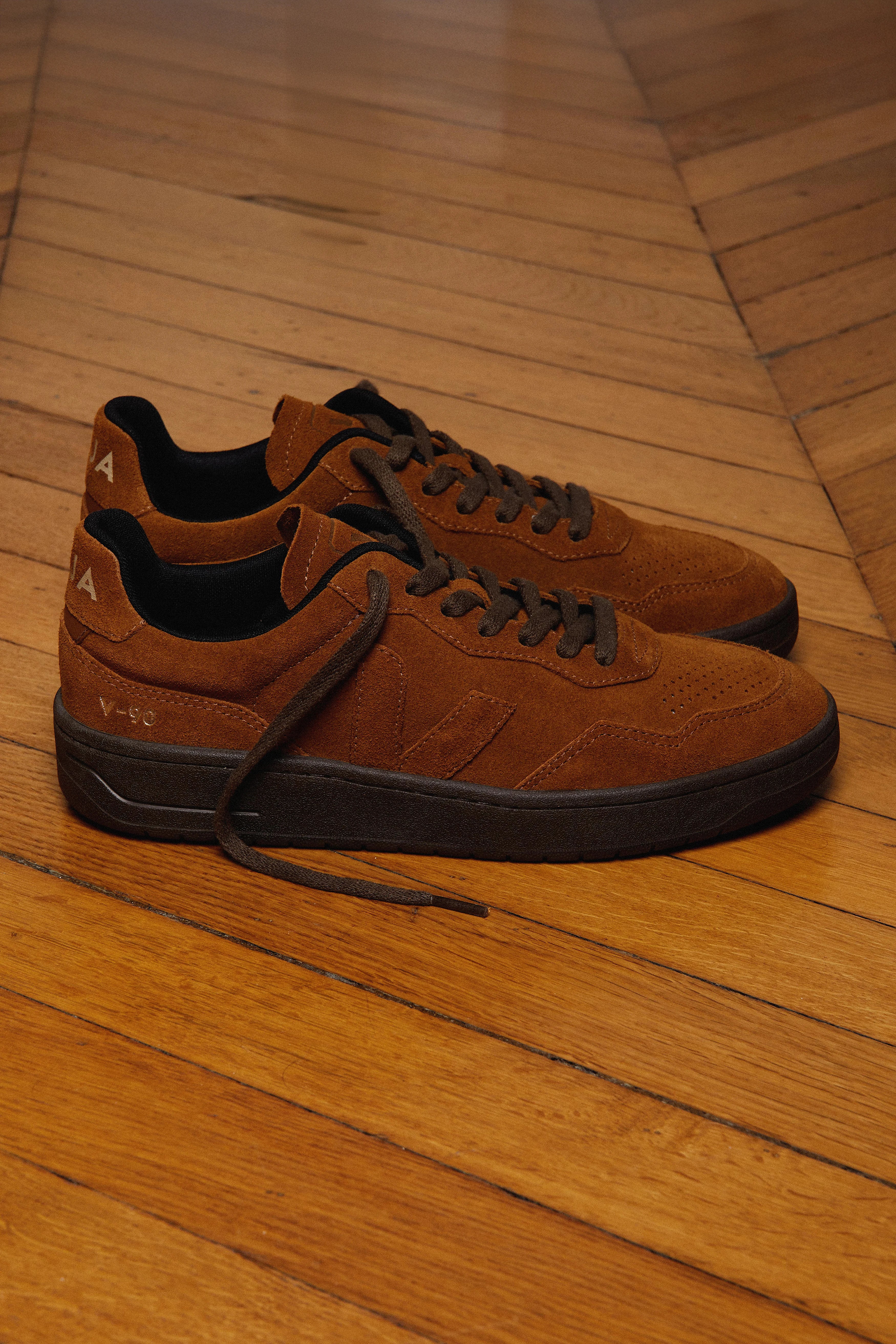 Veja Mens V-90 Suede Sneakers - Full Cognac Eagle - Image 4