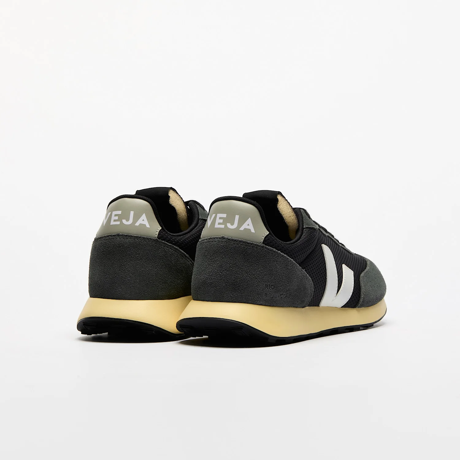 Veja Mens Rio Branco II Alveomesh Sneakers - Black/White - Image 3