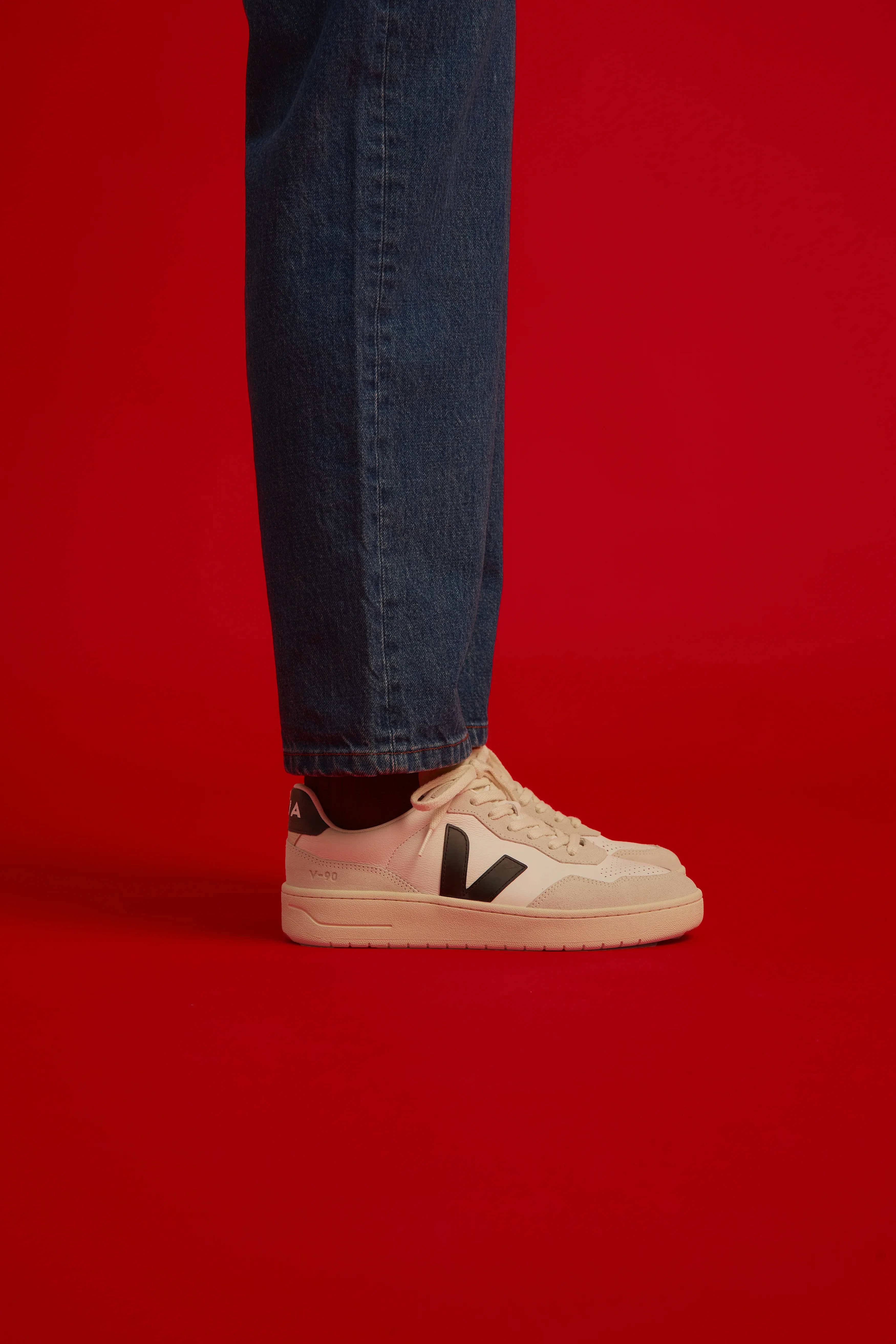Veja Mens V-90 O.T. Leather Sneakers - White/Black - Image 4