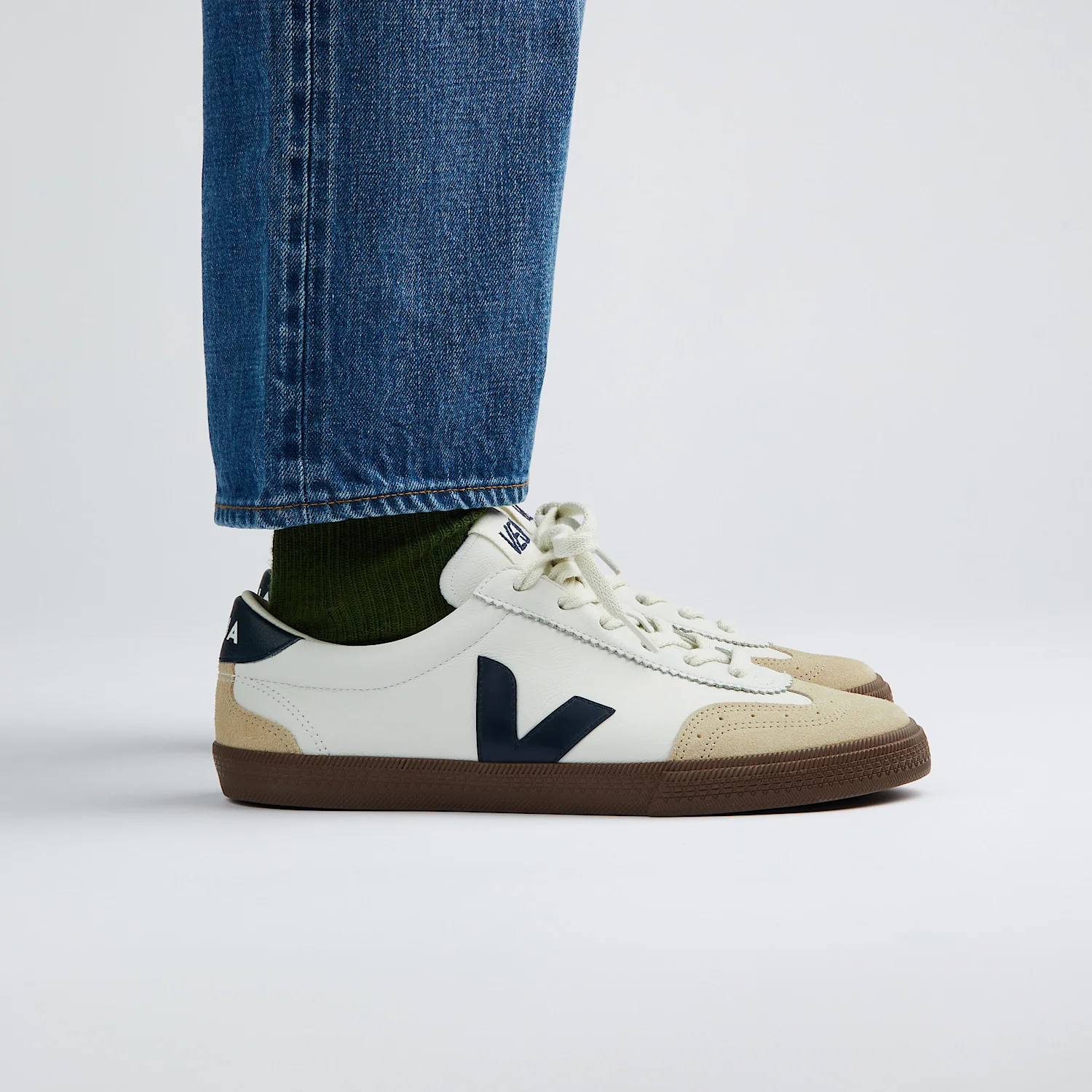 Veja Womens Volley O.T Leather Sneakers - White/Navy - Image 4