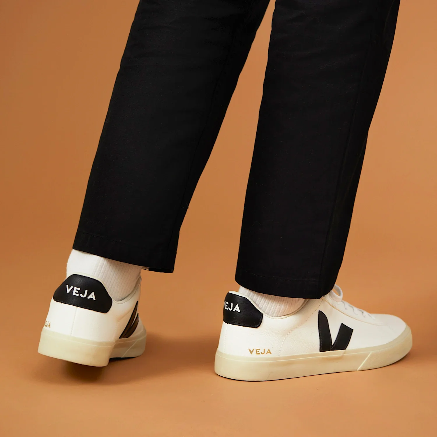Veja Womens Campo ChromeFree Leather Sneakers - White/Black - Image 4