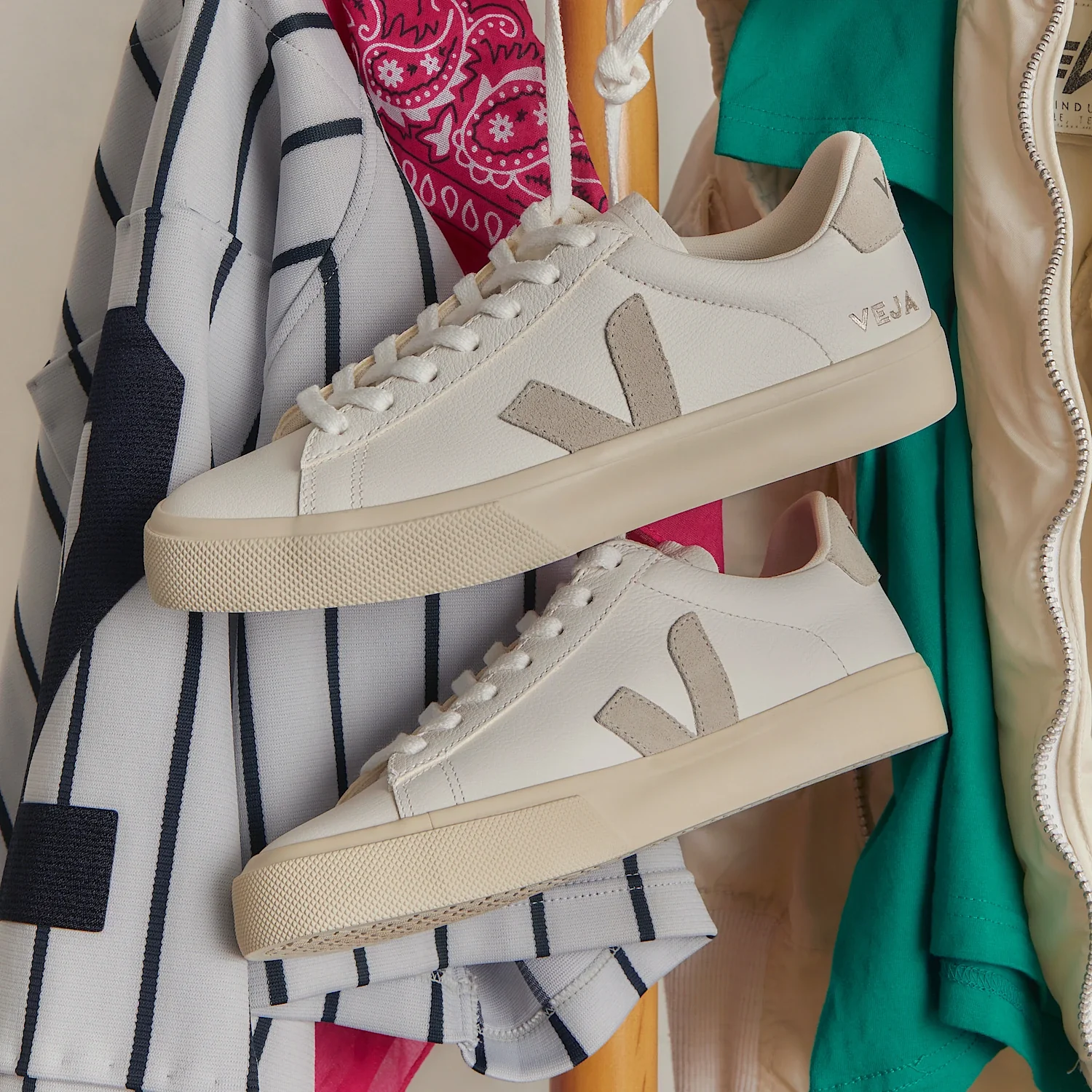 Veja Womens Campo ChromeFree Leather Sneakers - White/Natural - Image 4