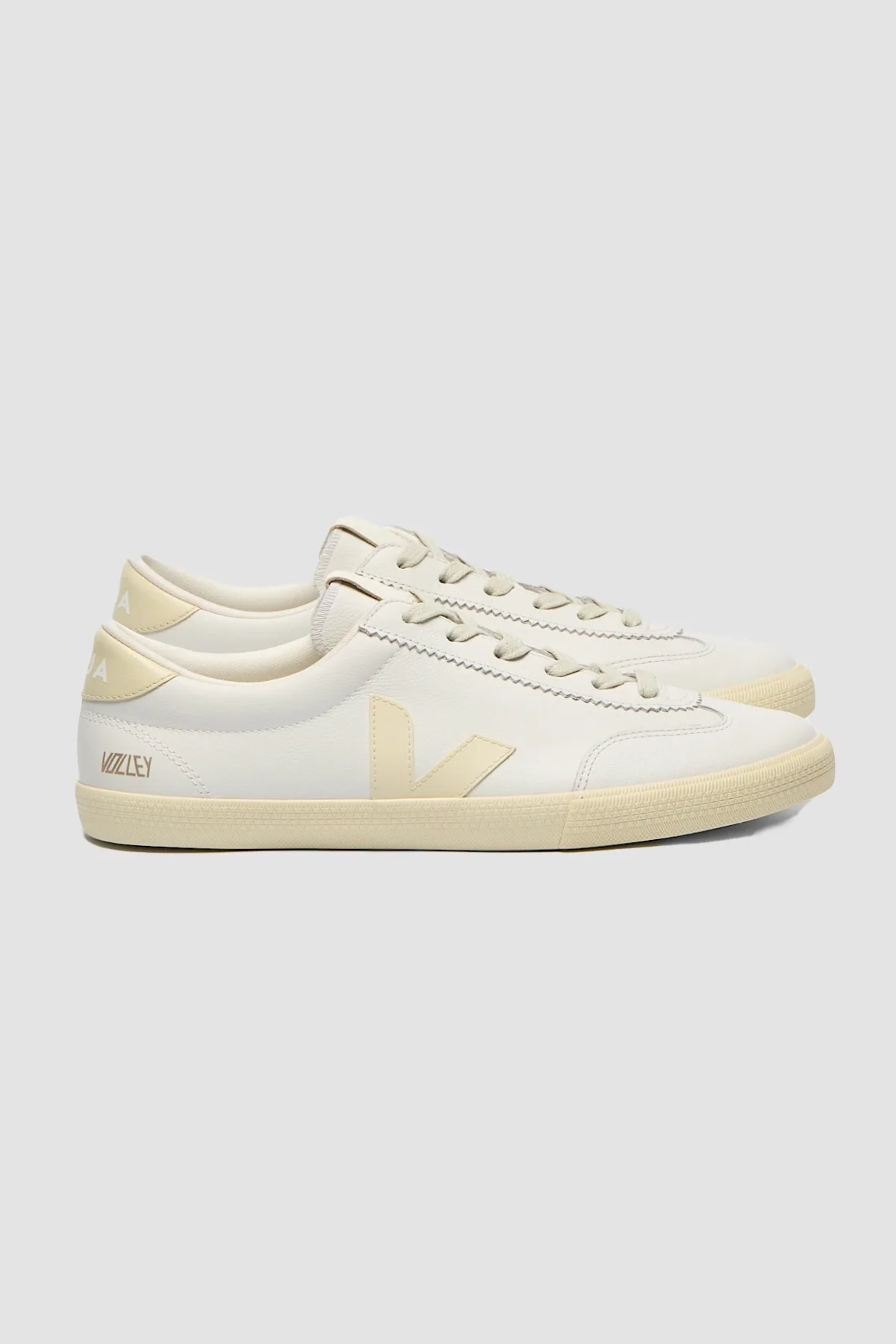 Veja Womens Volley O.T. Leather Sneakers - White Calcaire